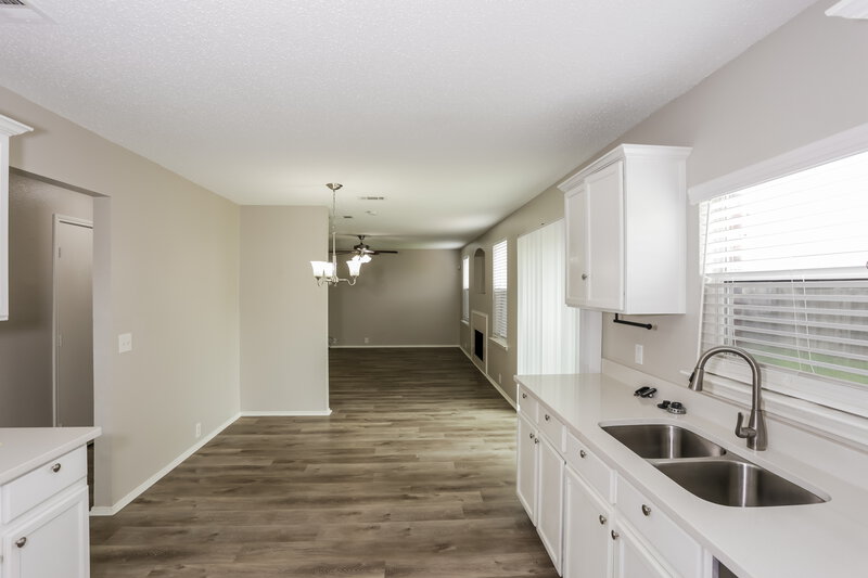 2,560/Mo, 1711 Berkeley Dr Glenn Heights, TX 75154 Kitchen View 2