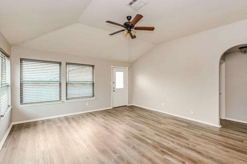2,120/Mo, 9324 Cynthia Ct Fort Worth, TX 76140 Living Room View