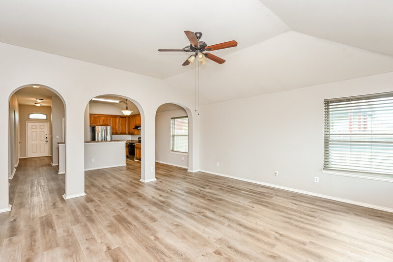 2,120/Mo, 9324 Cynthia Ct Fort Worth, TX 76140 Living Room View 2