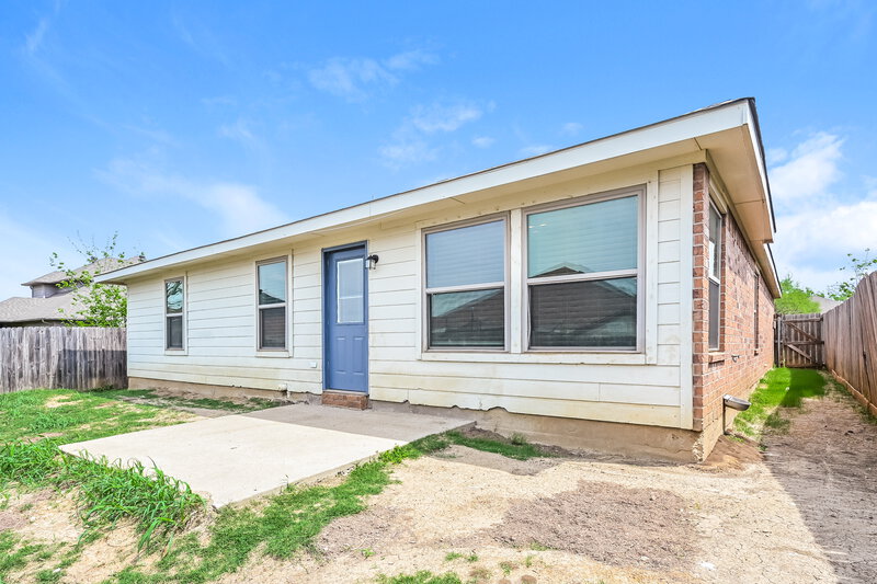 2,120/Mo, 9324 Cynthia Ct Fort Worth, TX 76140 Rear View