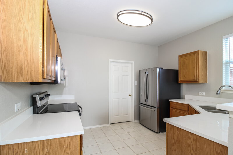 2,400/Mo, 11409 Gloriosa Dr Fort Worth, TX 76244 Kitchen View 2
