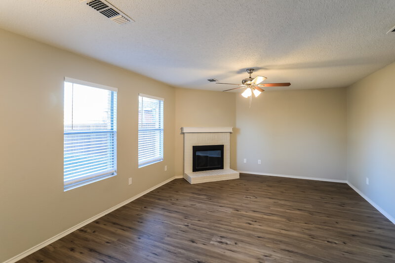 2,085/Mo, 16101 Hollyhill Ct Fort Worth, TX 76247 Living Room View