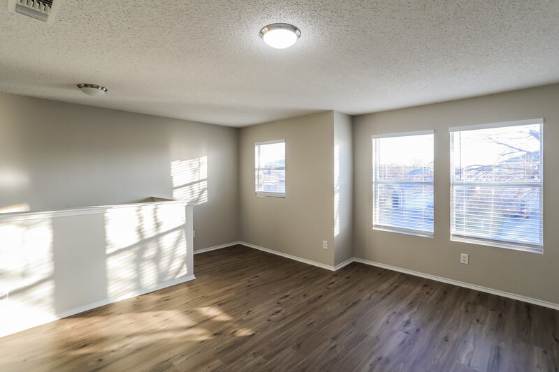 2,085/Mo, 16101 Hollyhill Ct Fort Worth, TX 76247 Loft View
