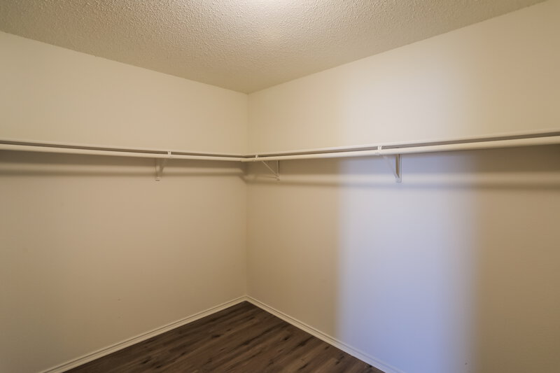 2,085/Mo, 16101 Hollyhill Ct Fort Worth, TX 76247 Walk In Closet View