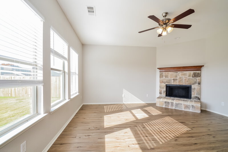 2,395/Mo, 2025 Hanakoa Falls Dr Anna, TX 75409 Living Room View 2