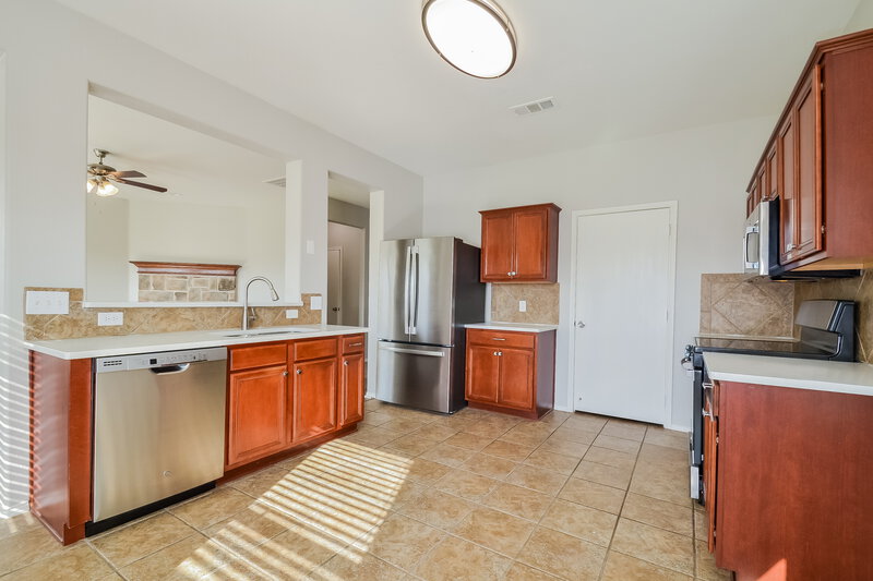 2,395/Mo, 2025 Hanakoa Falls Dr Anna, TX 75409 Kitchen View