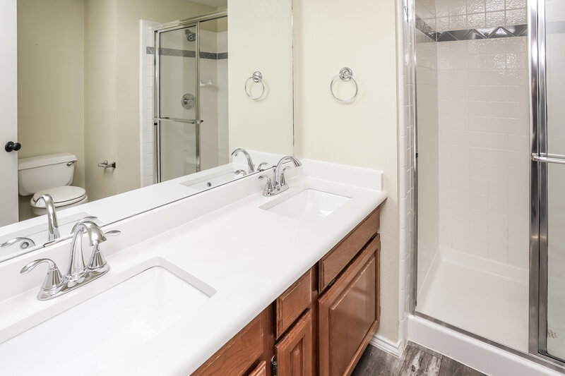2,485/Mo, 4812 Mill Creek Trl Fort Worth, TX 76179 Main Bathroom View