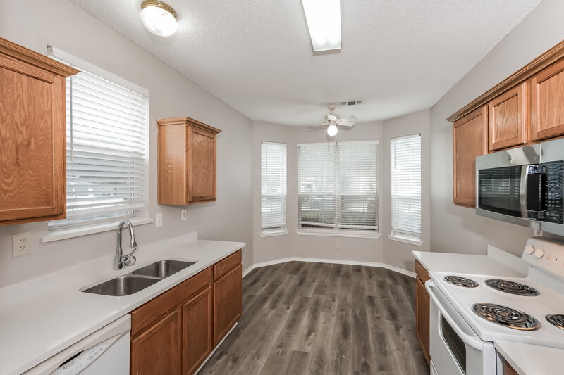 1,880/Mo, 2413 Wildwood Ln Denton, TX 76210 Kitchen View
