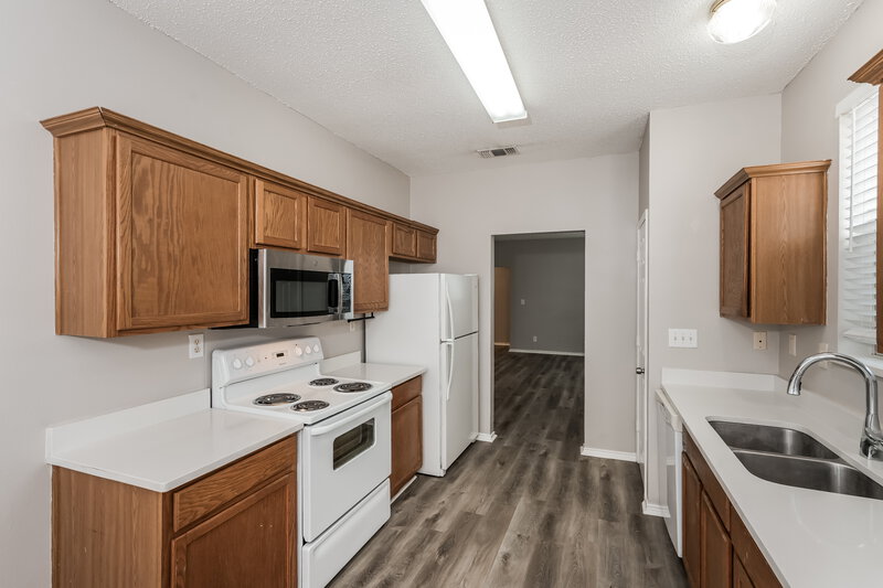 1,880/Mo, 2413 Wildwood Ln Denton, TX 76210 Kitchen View 2