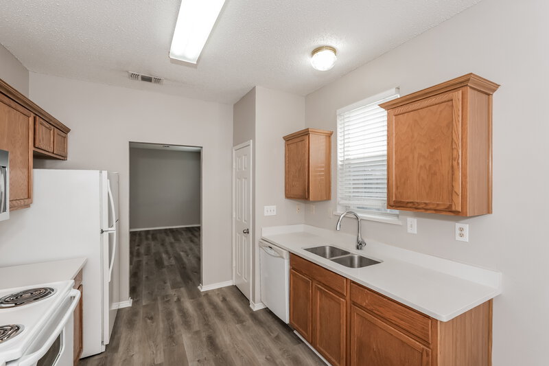 1,880/Mo, 2413 Wildwood Ln Denton, TX 76210 Kitchen View 3