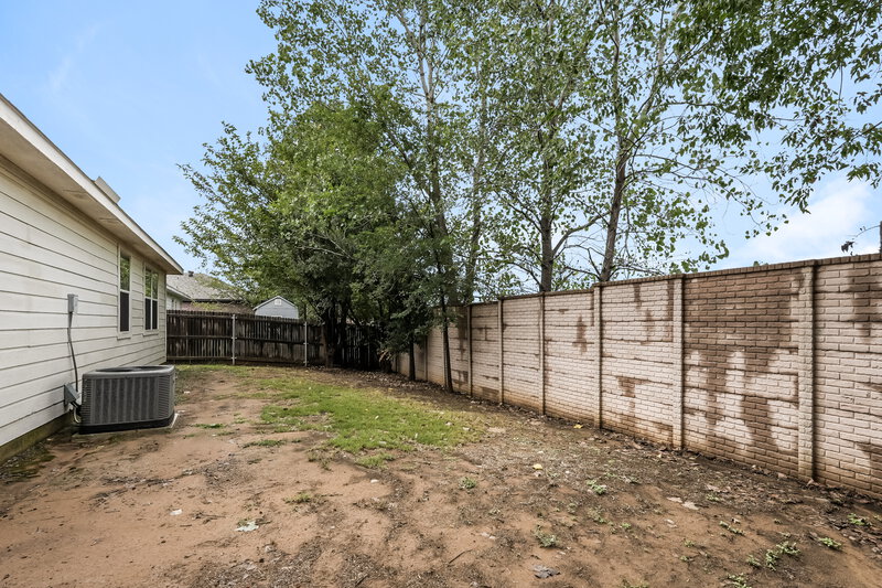 1,880/Mo, 2413 Wildwood Ln Denton, TX 76210 Rear View