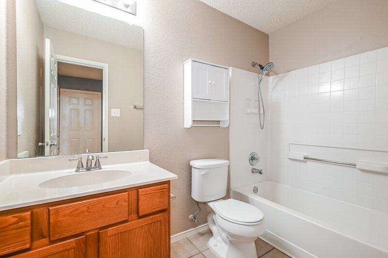 2,025/Mo, 512 Pinto Ln Forney, TX 75126 Bathroom View