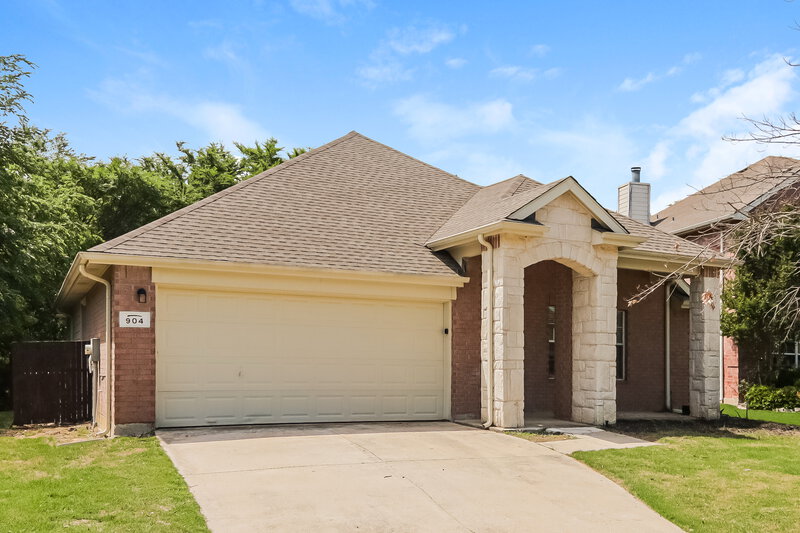 1,920/Mo, 904 Starling Ln Aubrey, TX 76227 Front View