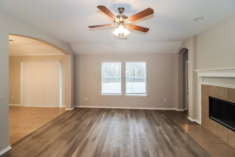 0/Mo, 904 Starling Ln Aubrey, TX 76227 Living Room View