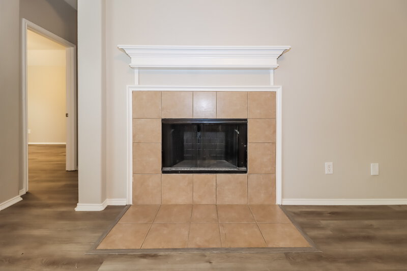 0/Mo, 904 Starling Ln Aubrey, TX 76227 Living Room View 2