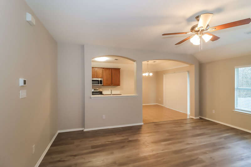 0/Mo, 904 Starling Ln Aubrey, TX 76227 Living Room View 4