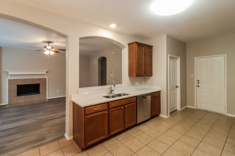 0/Mo, 904 Starling Ln Aubrey, TX 76227 Kitchen View 2