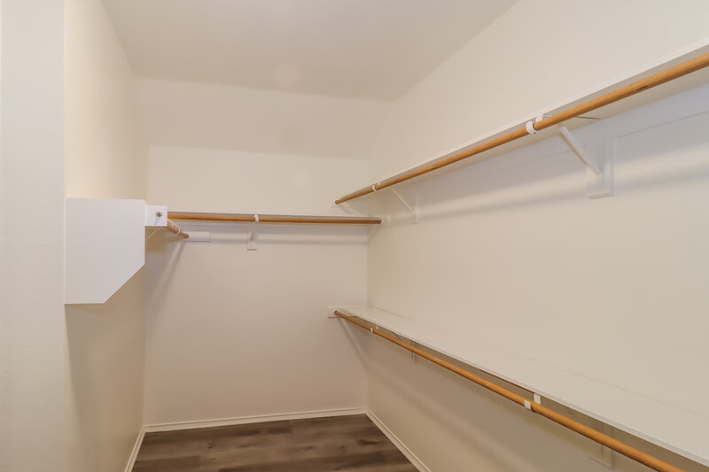 0/Mo, 904 Starling Ln Aubrey, TX 76227 Walk In Closet View