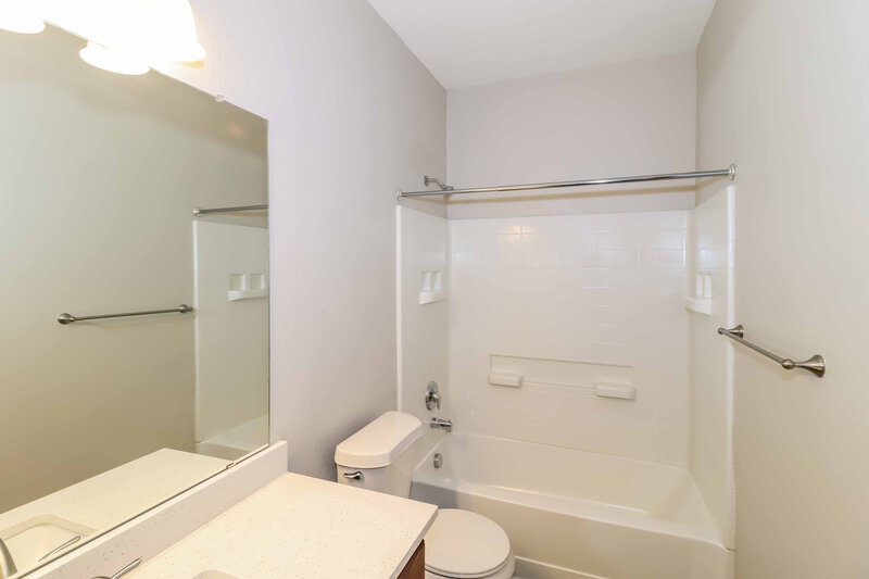 0/Mo, 904 Starling Ln Aubrey, TX 76227 Bathroom View