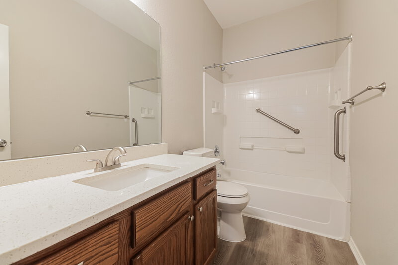 1,920/Mo, 904 Starling Ln Aubrey, TX 76227 Bathroom View