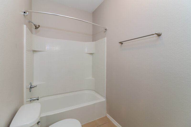 2,295/Mo, 8709 Pitchfork Ranch Rd Fort Worth, TX 76134 Bathroom View