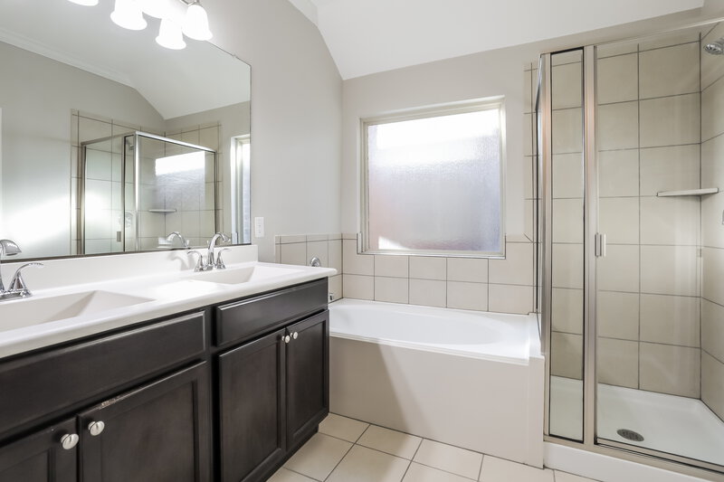 2,055/Mo, 509 Wounded Knee Dr Aubrey, TX 76227 Main Bathroom View