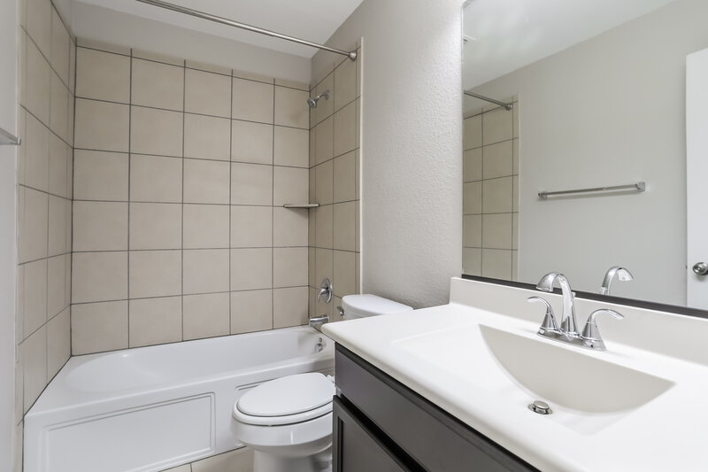 2,055/Mo, 509 Wounded Knee Dr Aubrey, TX 76227 Bathroom View