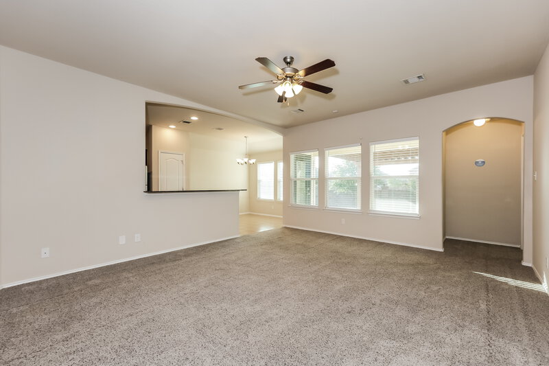 2,030/Mo, 409 Roundrock Ln Fort Worth, TX 76140 Living Room View 2