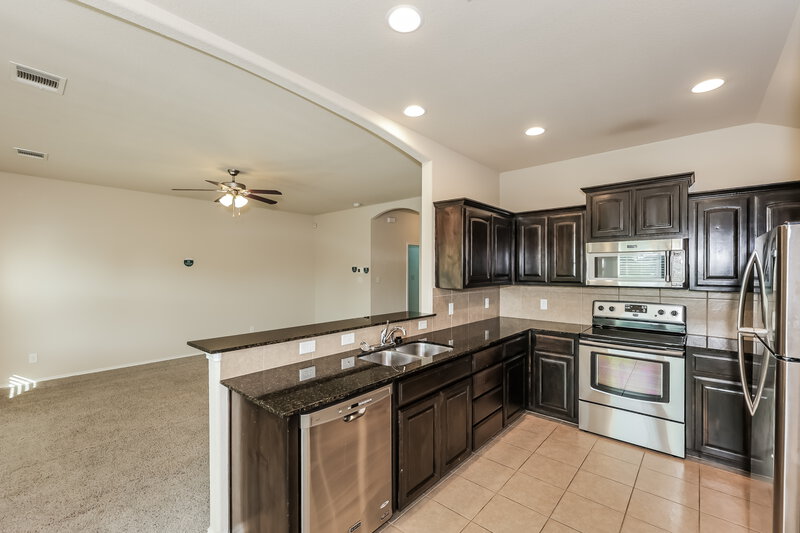 2,030/Mo, 409 Roundrock Ln Fort Worth, TX 76140 Kitchen View 2