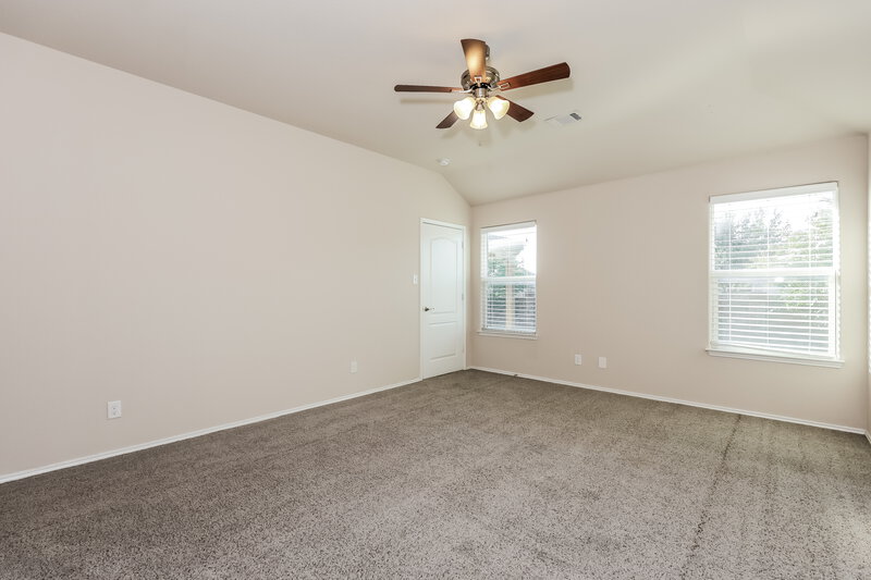 2,030/Mo, 409 Roundrock Ln Fort Worth, TX 76140 Main Bedroom View 2