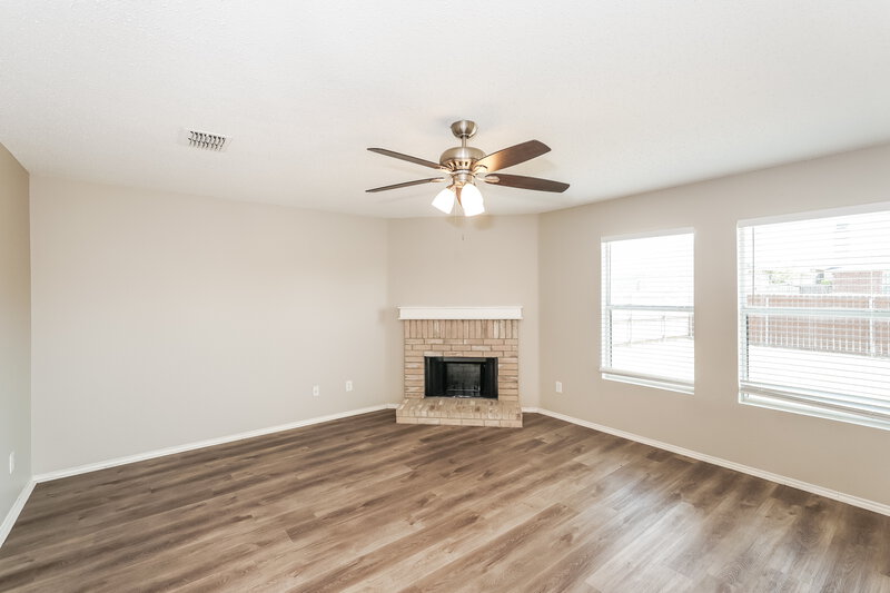 2,425/Mo, 2908 Cottage Ln Lancaster, TX 75134 Living Room View 3