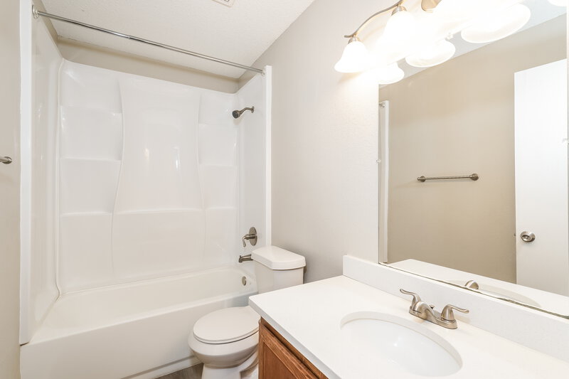 2,425/Mo, 2908 Cottage Ln Lancaster, TX 75134 Bathroom View
