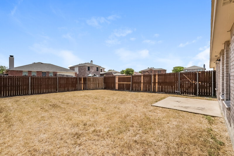 2,425/Mo, 2908 Cottage Ln Lancaster, TX 75134 Rear View 2