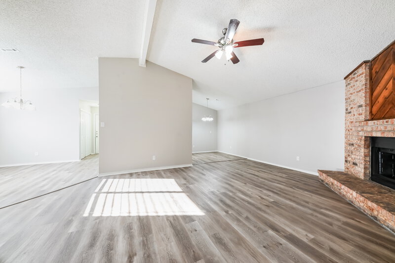 2,065/Mo, 1310 Smokehouse St Mesquite, TX 75149 Living Room View