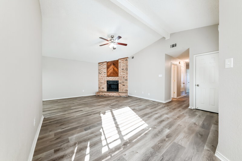2,065/Mo, 1310 Smokehouse St Mesquite, TX 75149 Living Room View 2