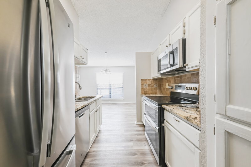 2,065/Mo, 1310 Smokehouse St Mesquite, TX 75149 Kitchen View