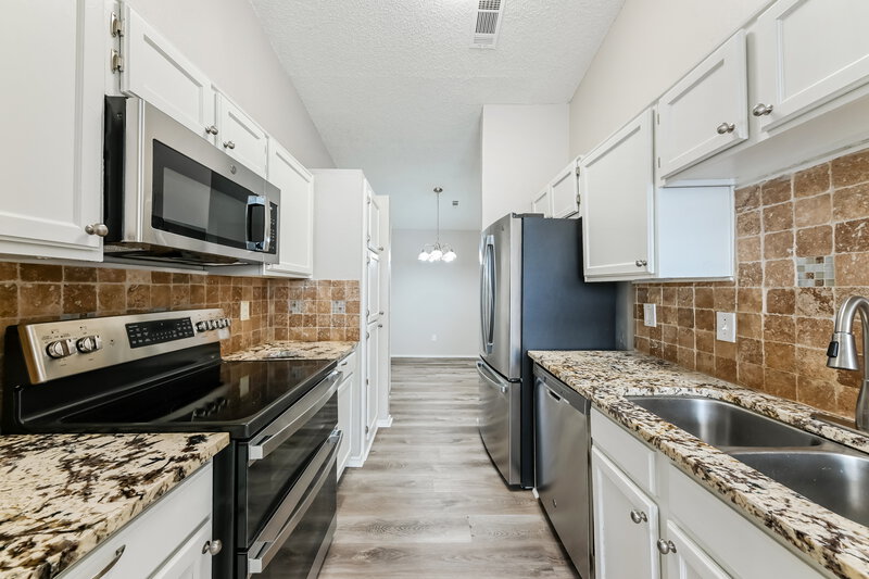 2,065/Mo, 1310 Smokehouse St Mesquite, TX 75149 Kitchen View 2