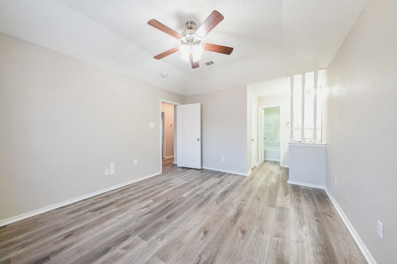 2,065/Mo, 1310 Smokehouse St Mesquite, TX 75149 Main Bedroom View 2