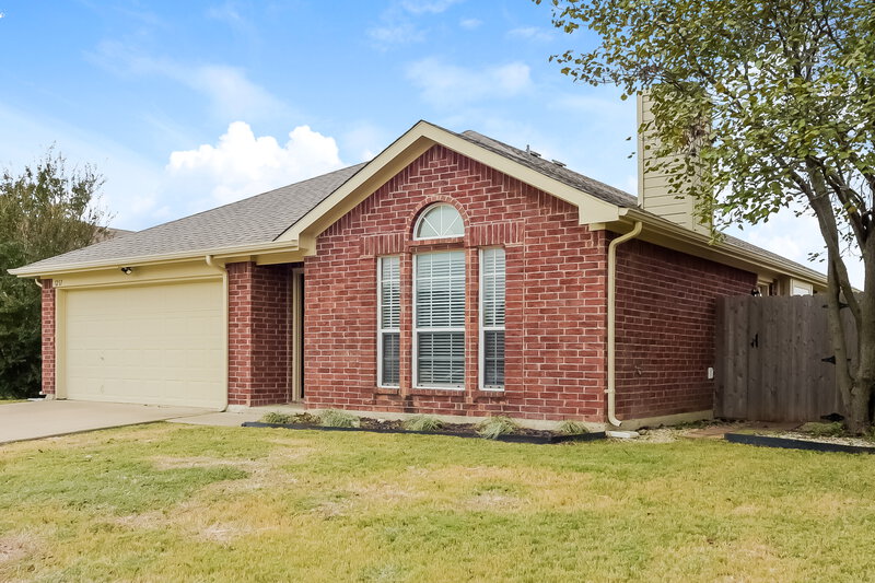 2,270/Mo, 1217 Embercrest Dr Midlothian, TX 76065 Front View