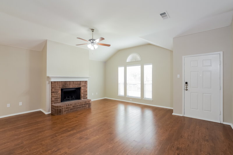 2,270/Mo, 1217 Embercrest Dr Midlothian, TX 76065 Living Room View