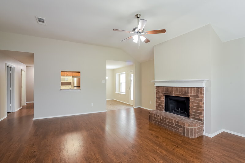 2,270/Mo, 1217 Embercrest Dr Midlothian, TX 76065 Living Room View 2