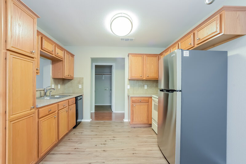 2,270/Mo, 1217 Embercrest Dr Midlothian, TX 76065 Kitchen View