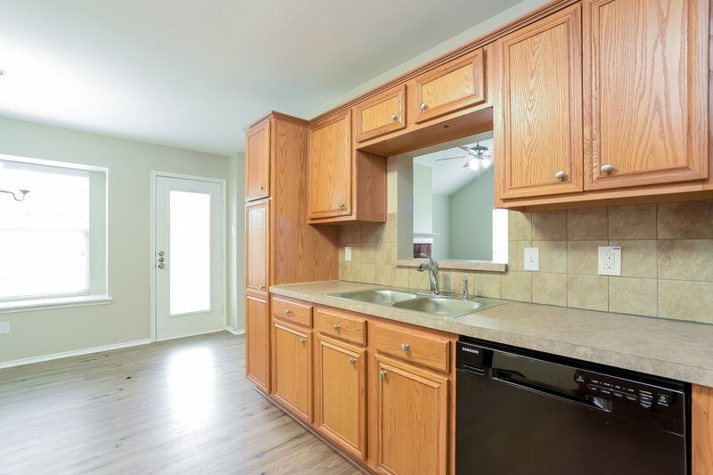 2,270/Mo, 1217 Embercrest Dr Midlothian, TX 76065 Kitchen View 2