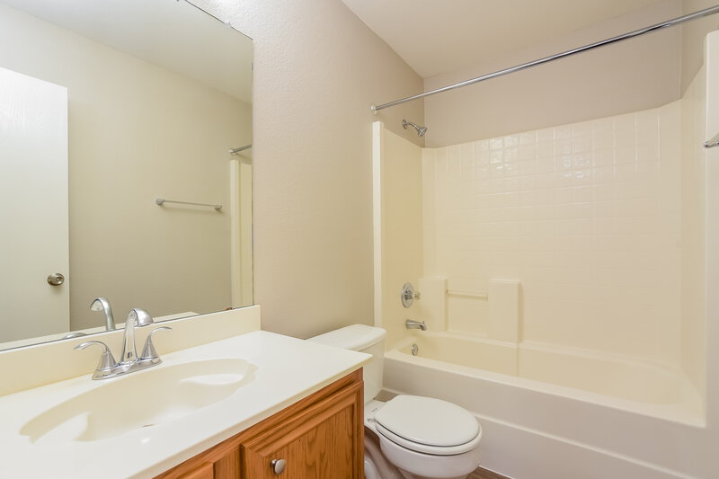 2,270/Mo, 1217 Embercrest Dr Midlothian, TX 76065 Bathroom View