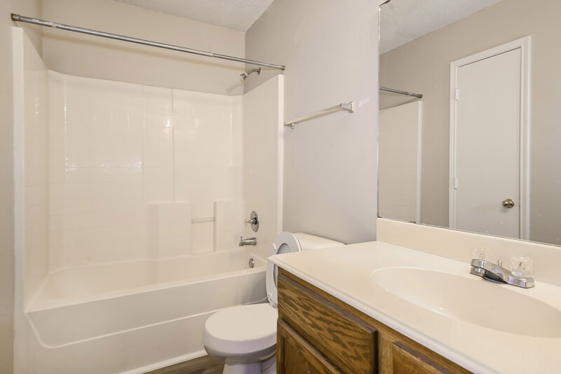 2,465/Mo, 3320 Knoll Trl Balch Springs, TX 75180 Bathroom View