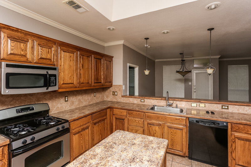 2,205/Mo, 5505 Paloma Ct Fort Worth, TX 76179 Kitchen View 2