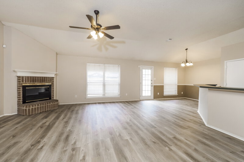 2,395/Mo, 317 Willowstone Trl Saginaw, TX 76179 Living Room View 2