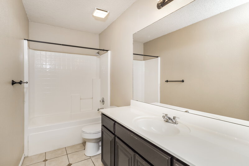 2,395/Mo, 317 Willowstone Trl Saginaw, TX 76179 Bathroom View