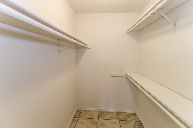 1,975/Mo, 2917 Green Ridge St Fort Worth, TX 76133 Walk In Closet View