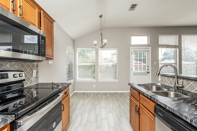 2,045/Mo, 2504 Castle Ridge Dr McKinney, TX 75071 Kitchen View 2
